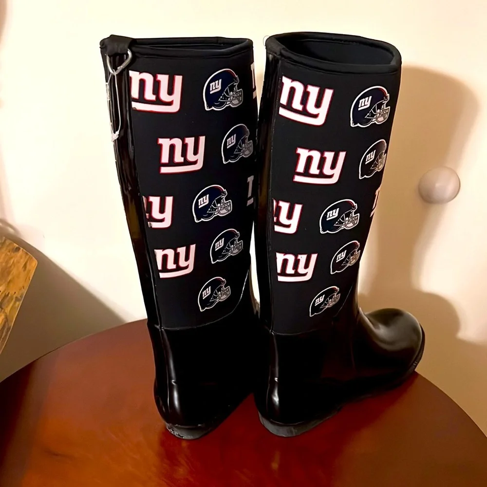 NFL. NEW YORK GIANTS RUBBER BOOTS. SIZE 8